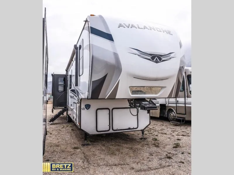 2023 Keystone Avalanche 372MB - Photo 2
