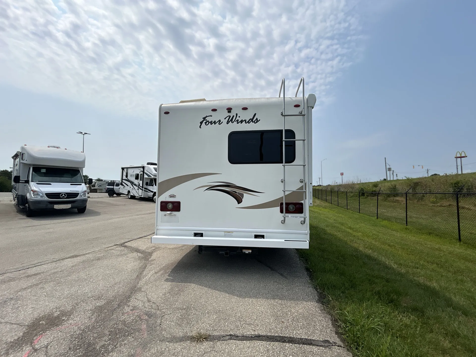 2018 Thor Motor Coach Four Winds 22E — living area main