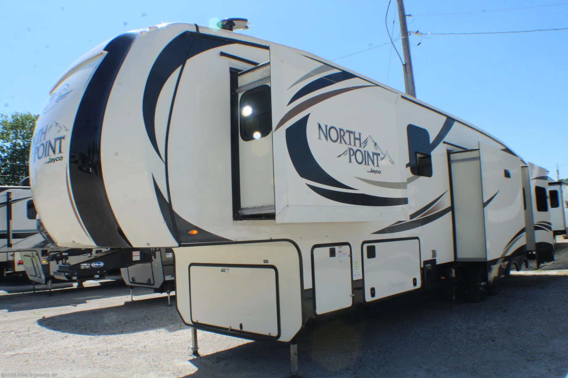2017 Jayco North Point 351RSQS - Photo 2