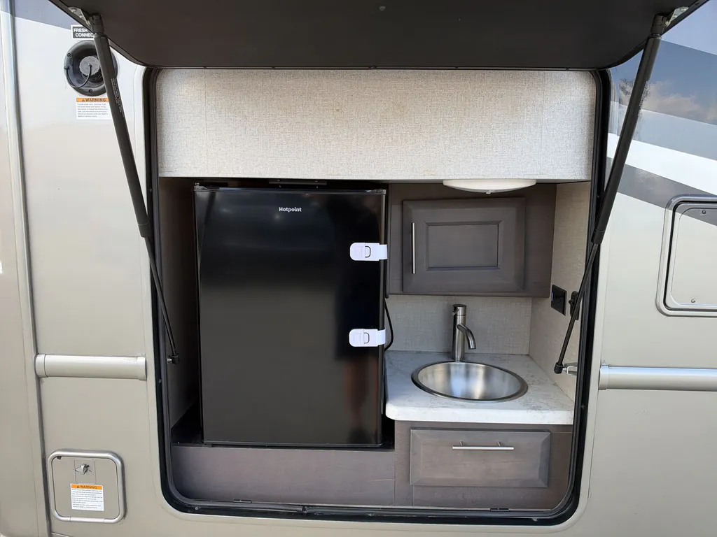 2023 Thor Motor Coach Magnitude RS36, Photos photo 34