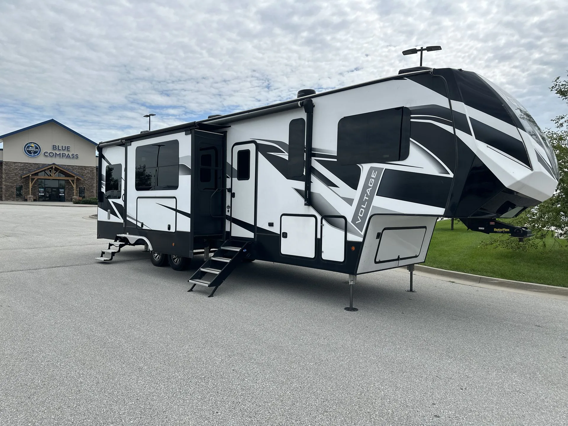 2021 Dutchmen Voltage 3615 dealer photo 1 from Blue Compass RV