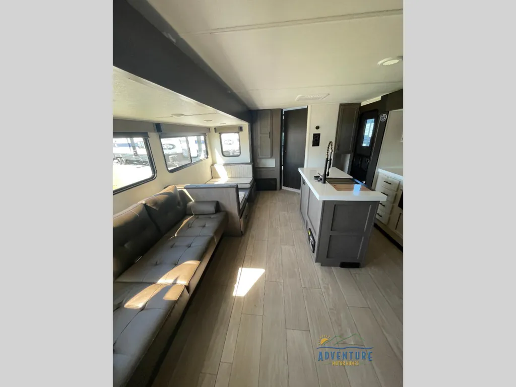 2026 Forest River Cherokee Alpha Wolf 33BH, Photos photo 9