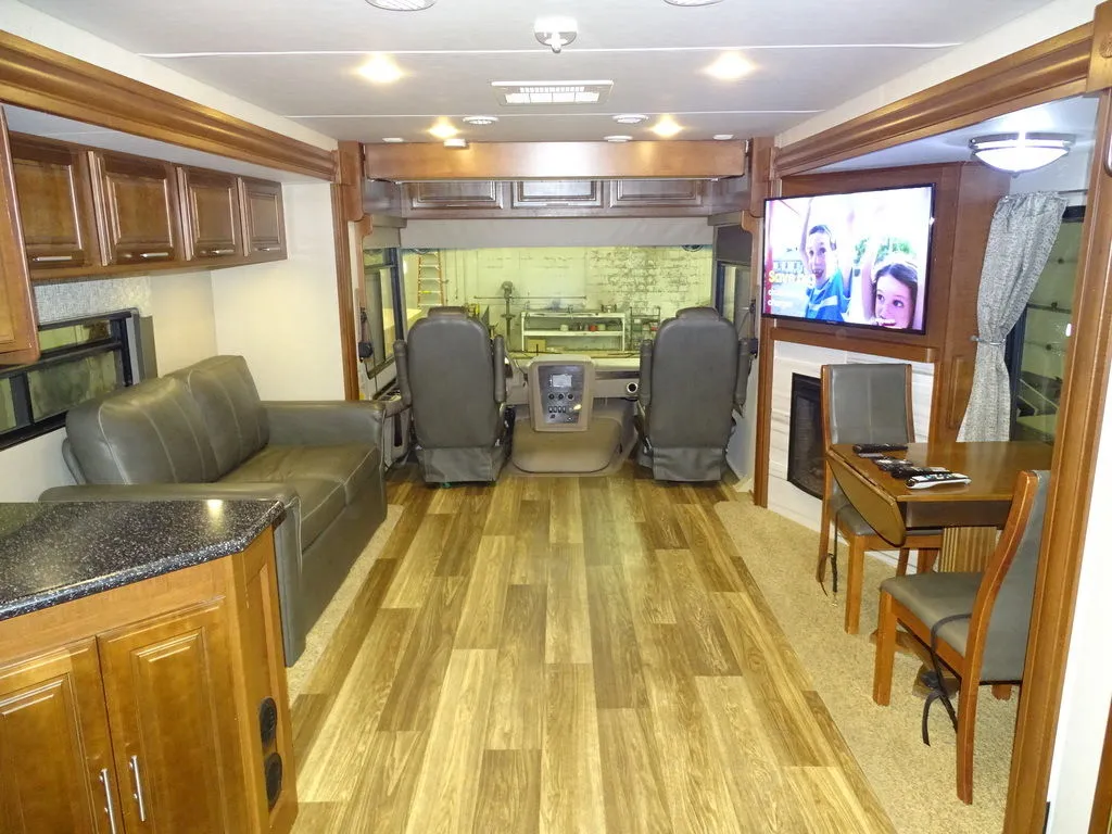2017 Forest River Georgetown 378TS — Photo 6