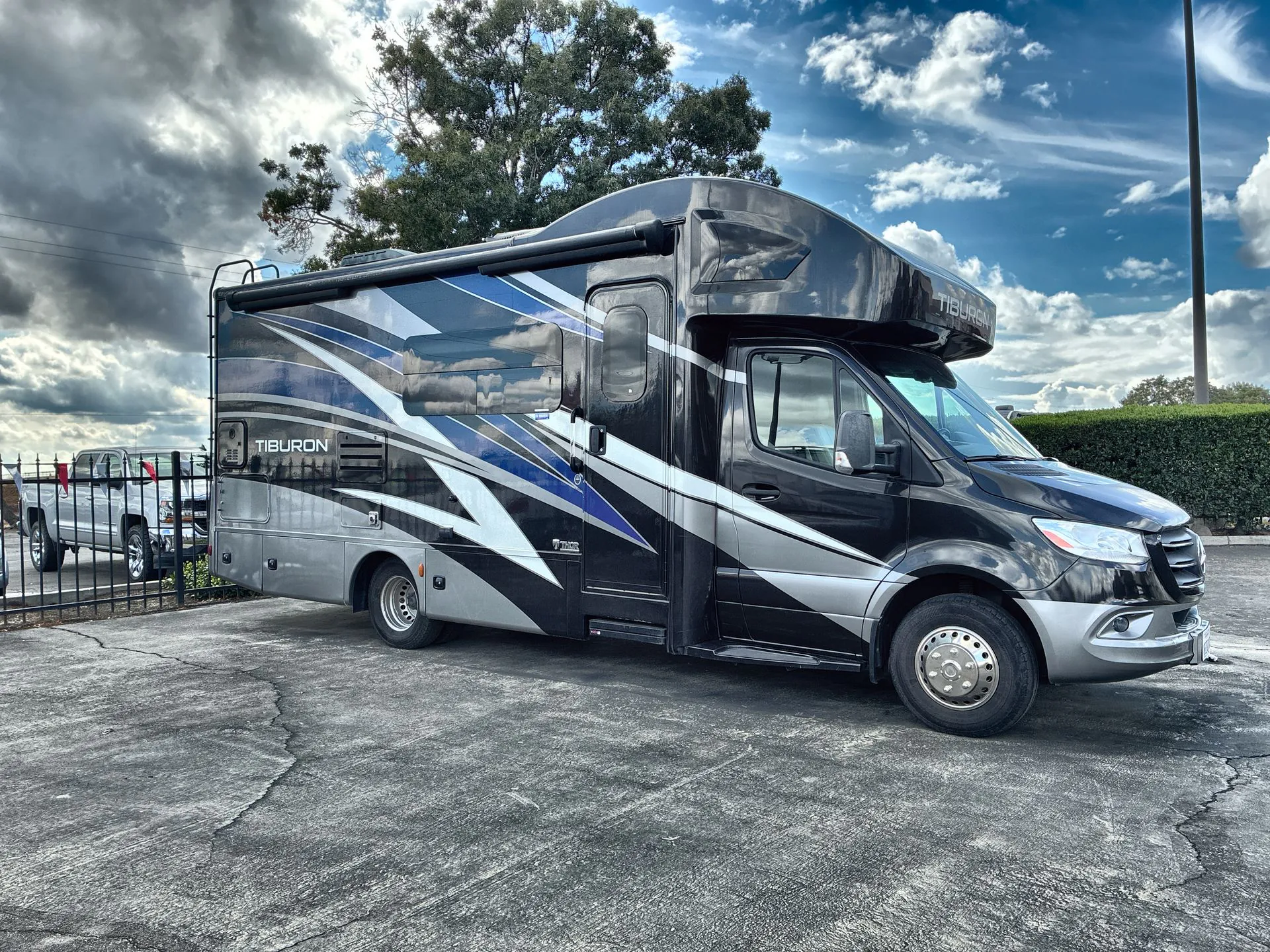 2020 Thor Motor Coach Tiburon 24FB