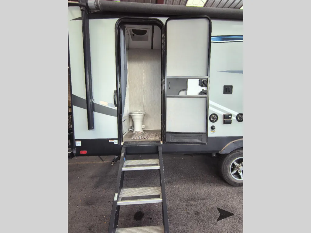 2019 Forest River Cherokee Alpha Wolf 26DBH-L, Photos photo 7