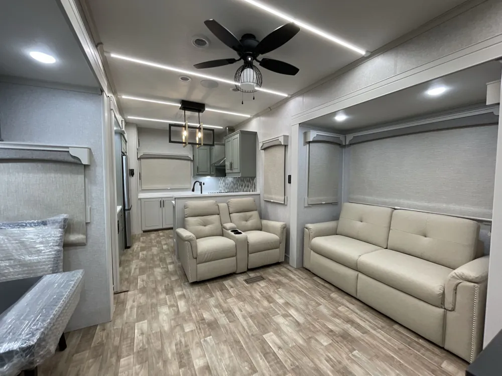2025 crossroads Redwood 401LK — living area main
