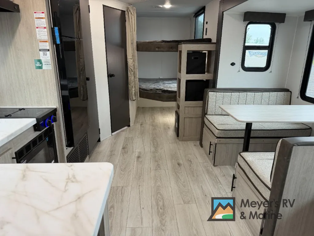 2027 East to West Della Terra 280BH, Photos photo 6