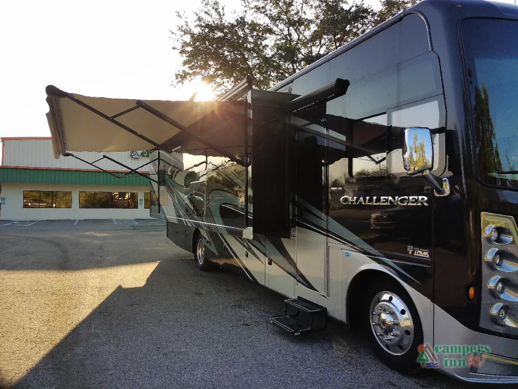 2021 Thor Motor Coach Challenger 35MQ, Photos photo 11