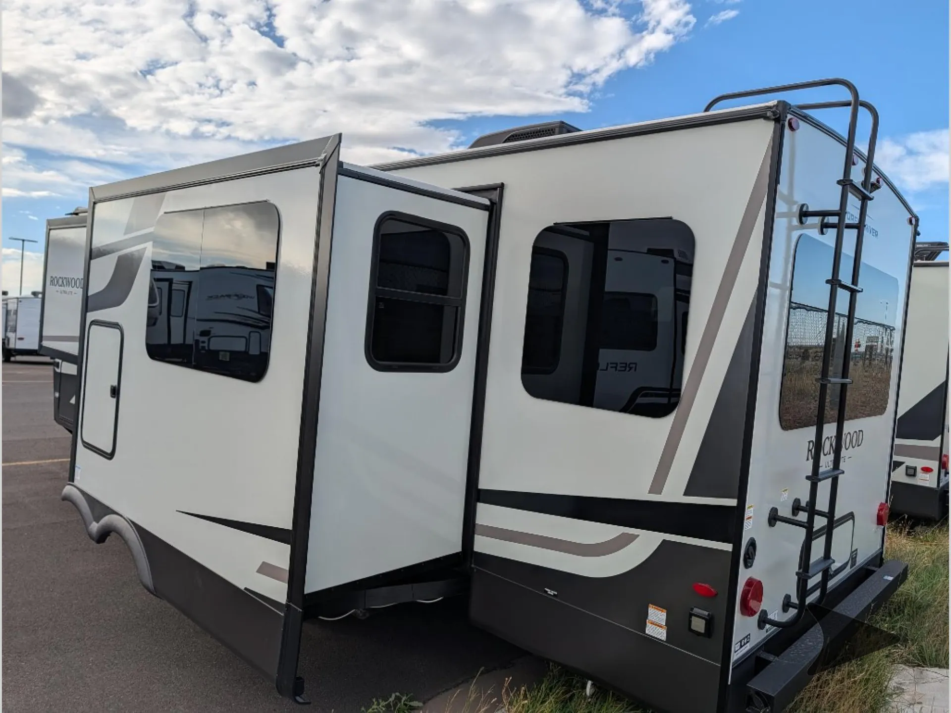 2027 Forest River Rockwood Ultra Lite 2618RD — Photo 5