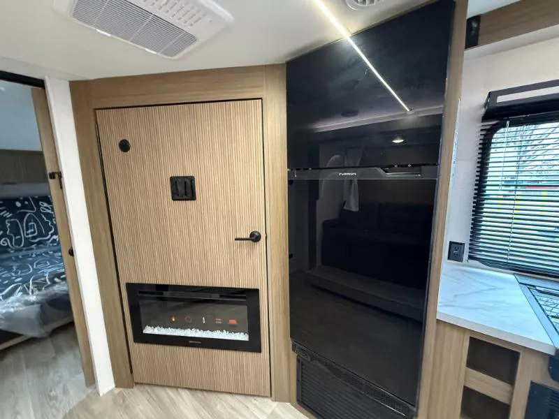 2026 Forest River Wildwood X-Lite 26ICE — Photo 6