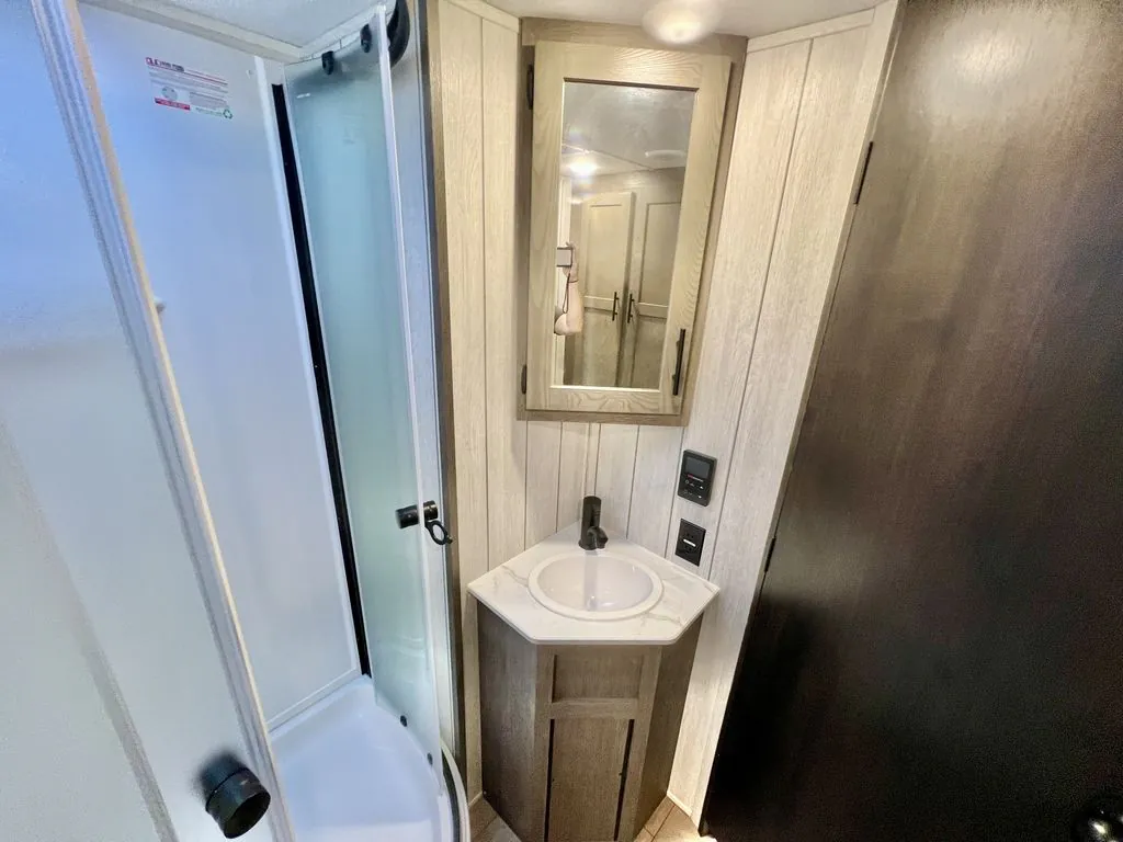 2026 Forest River Cherokee Alpha Wolf 33BH, Photos photo 66