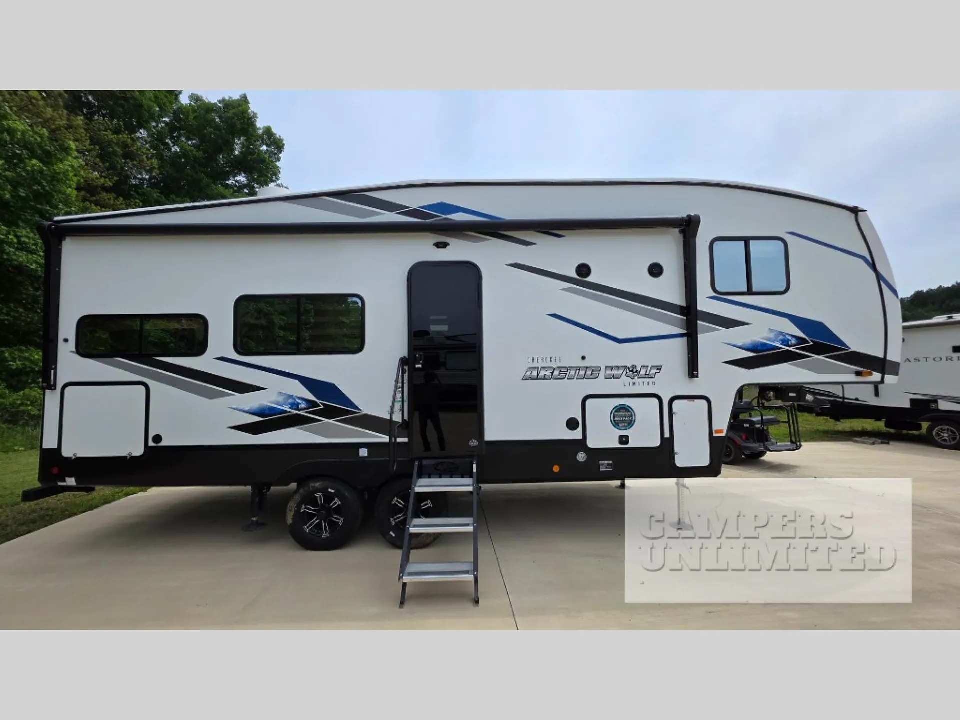 2024 Forest River Cherokee Arctic Wolf 23MLE - Photo 2