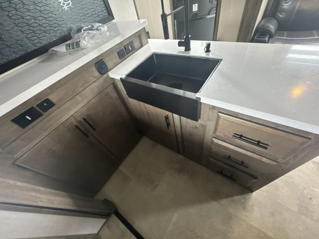 2021 Forest River Rogue Armored 351G2, Photos photo 10