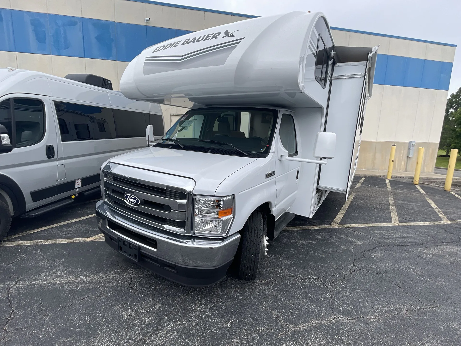 2026 Thor Motor Coach Freedom Eddie Bauer 28EB - Photo 2