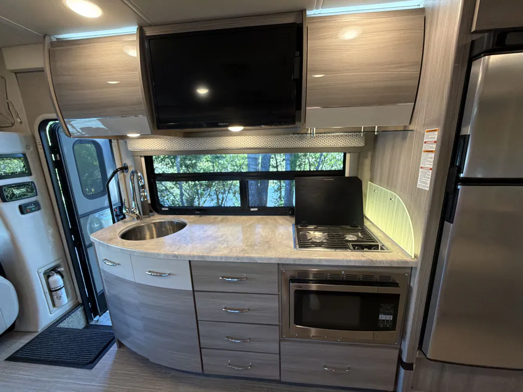 2021 Thor Motor Coach Tiburon 24FB, Photos photo 14