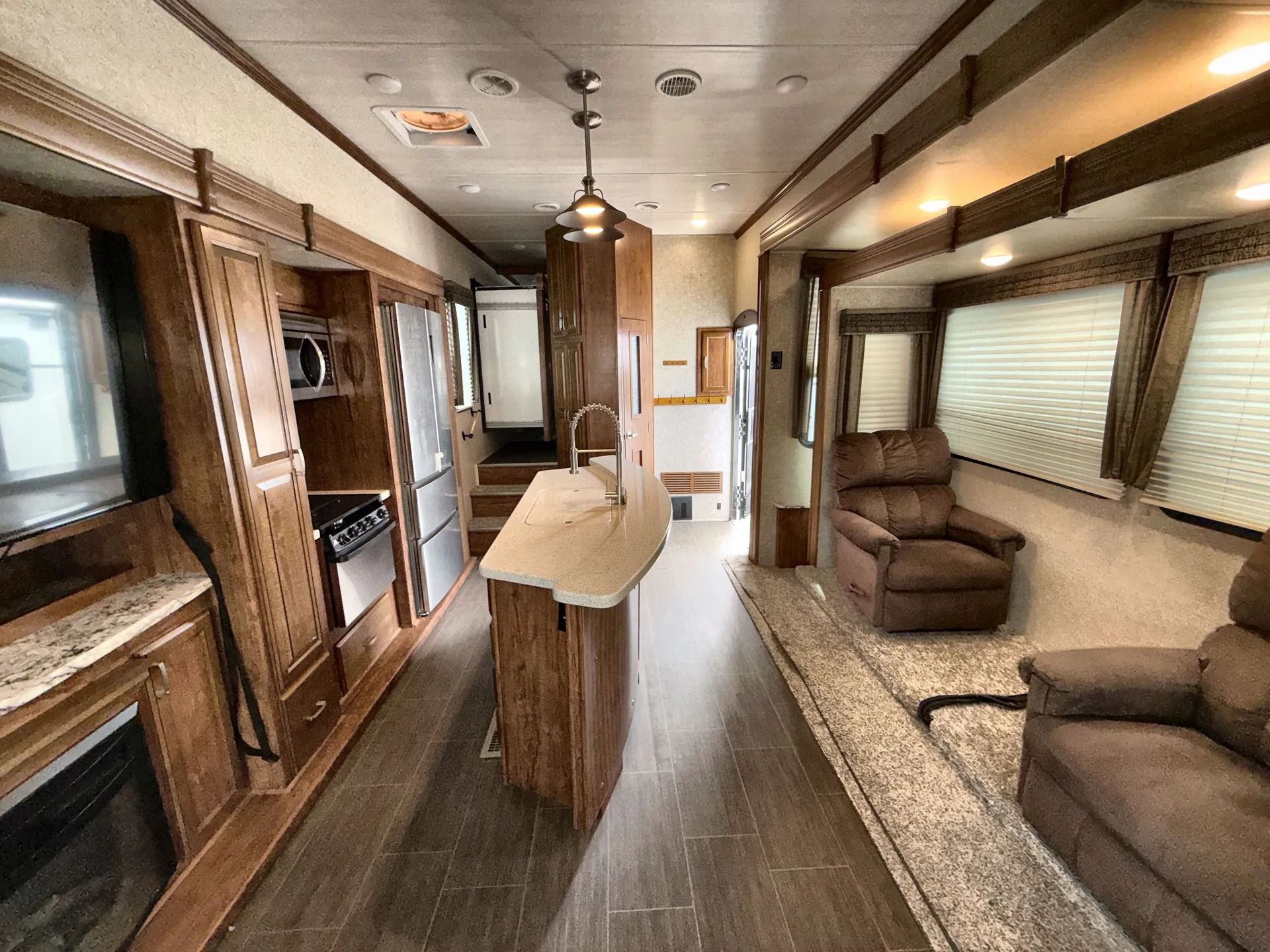 2018 Heartland Sundance 3200 MVP — living area main