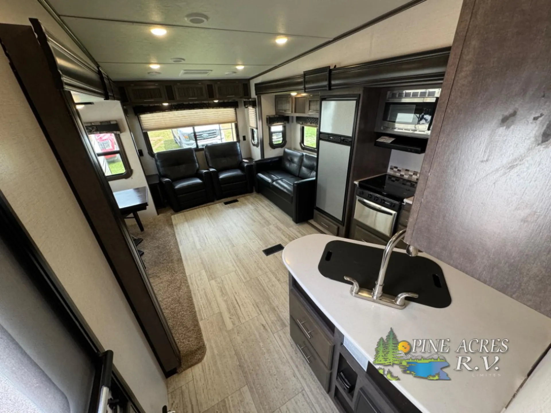2017 CrossRoads Cruiser Aire 28RL - Photo 4