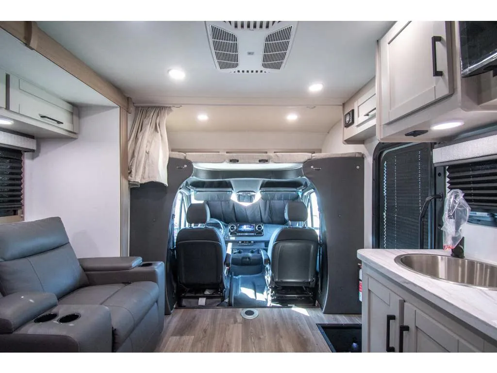 2026 Entegra Coach Qwest SE 24R - Photo 4