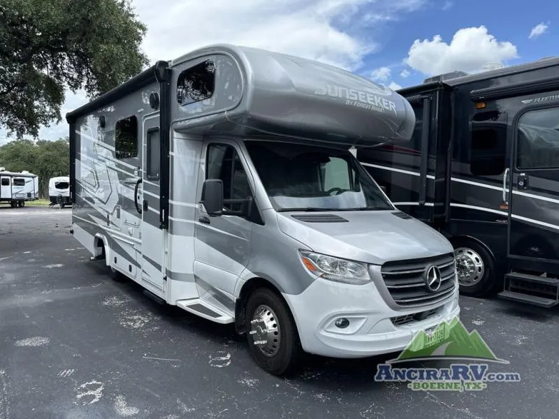 2023 Forest River Sunseeker MBS 2400DSB - Photo 4