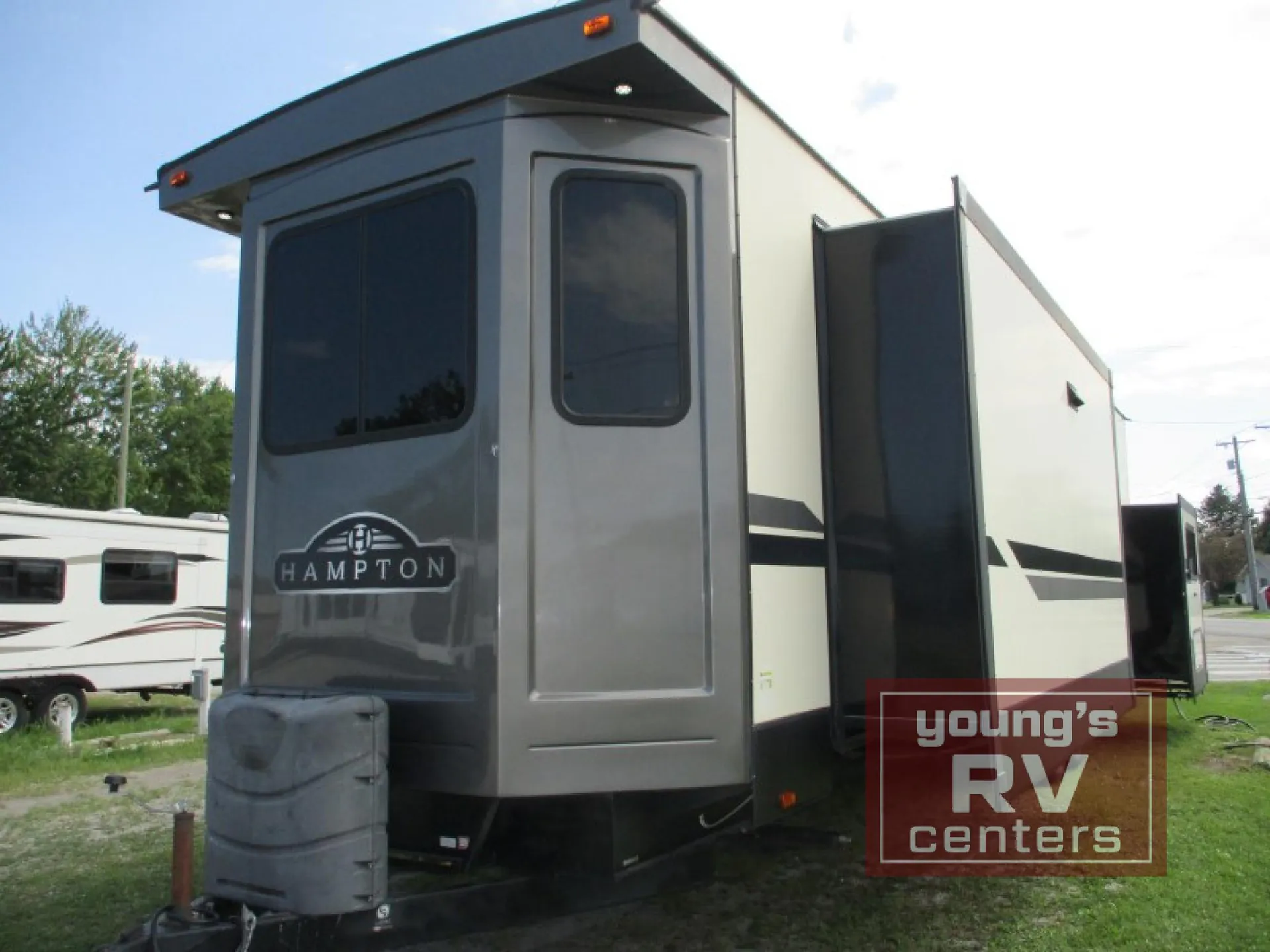 2019 CrossRoads Hampton 370FDL - Photo 3
