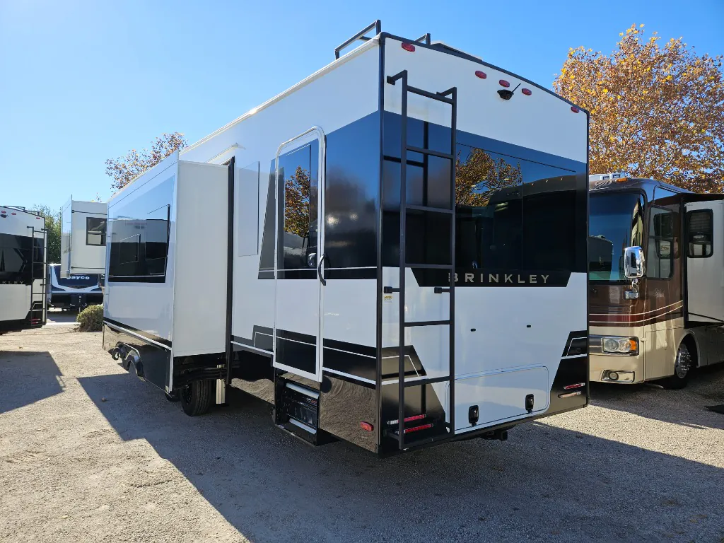 2026 Brinkley Model Z 3515, Exterior photo 4