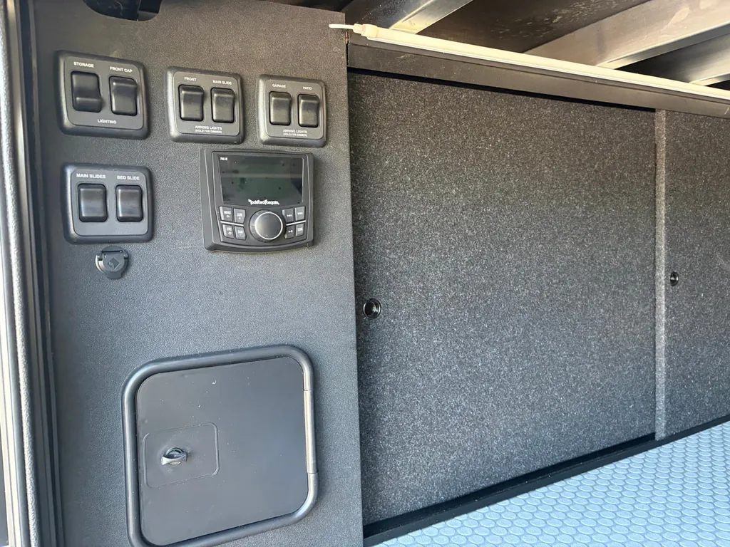 2026 Brinkley Model G 3970, Photos photo 51