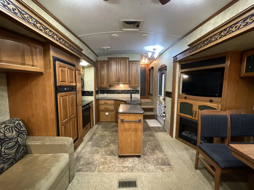 2013 Keystone Montana 3100RL, Photos photo 6