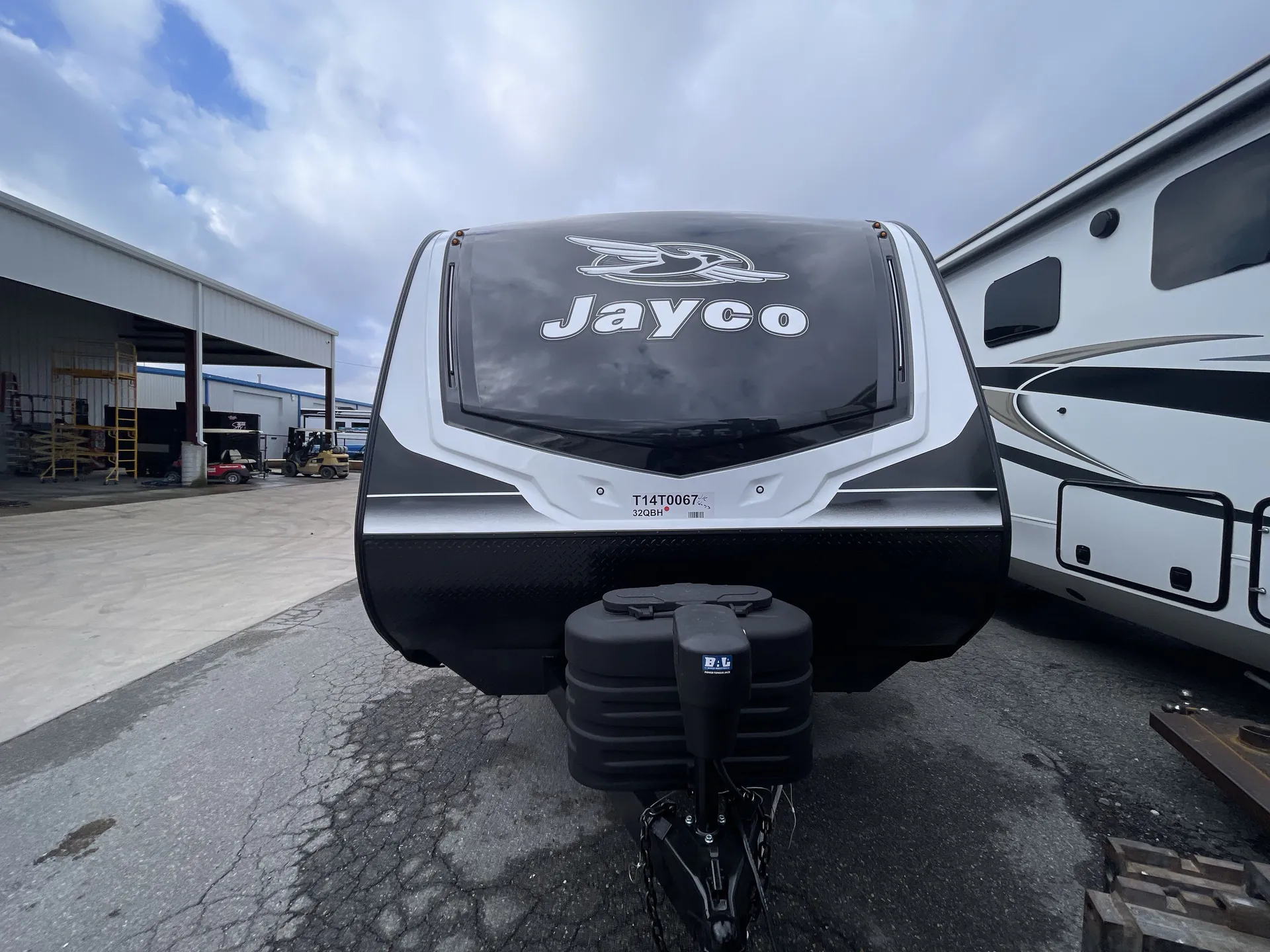 2026 Jayco Jay Feather 32QBH — front
