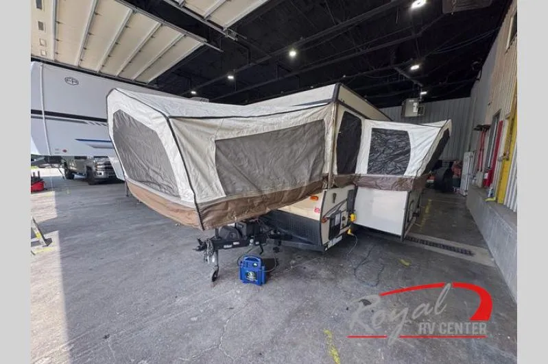 2017 Forest River RV Rockwood Premier 2716G - Photo 4