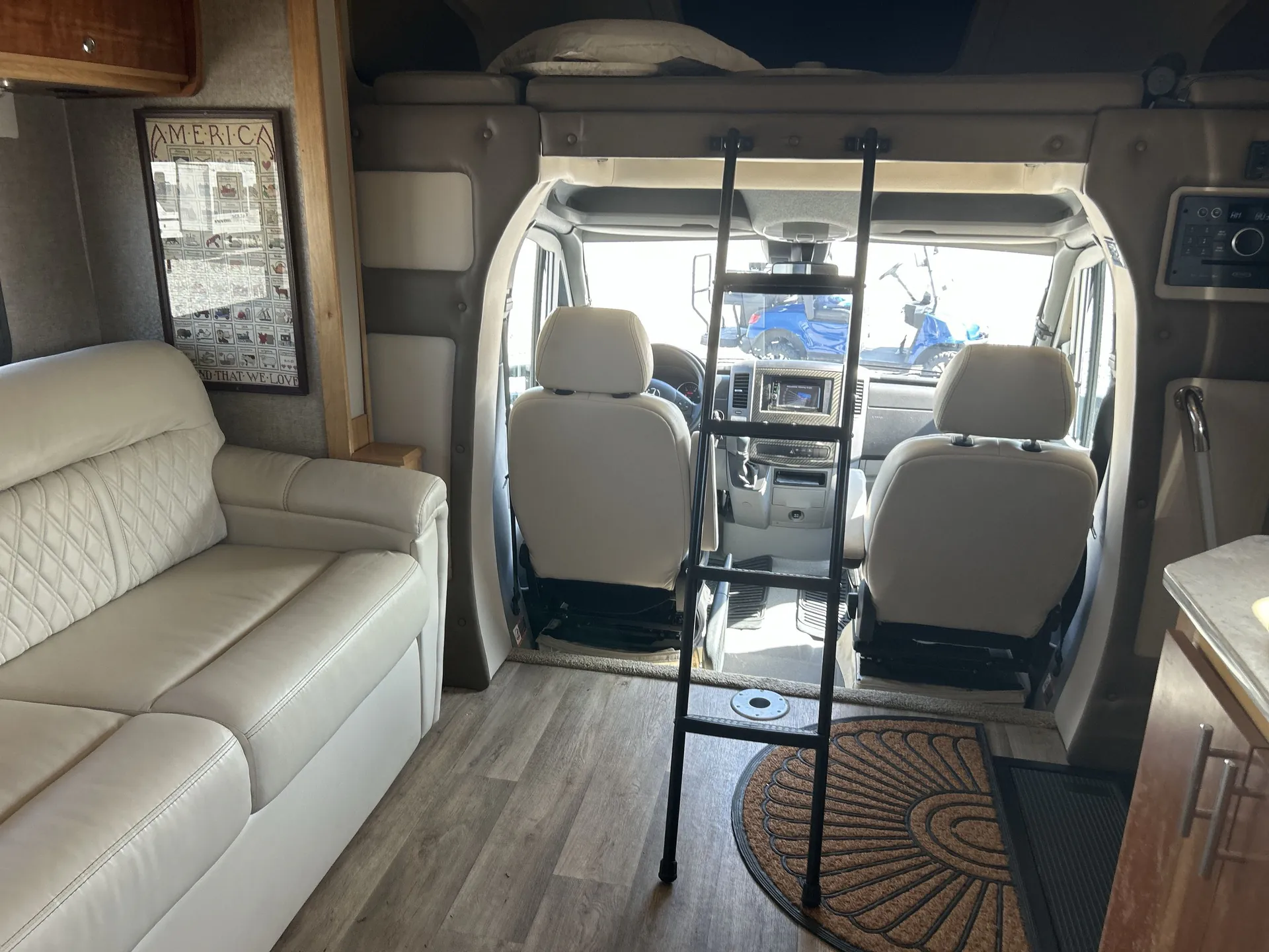 2017 Tiffin Wayfarer 24 QW — living area main