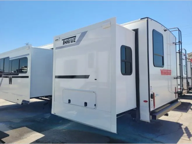 2027 Winnebago Thrive 26FKD - Photo 4