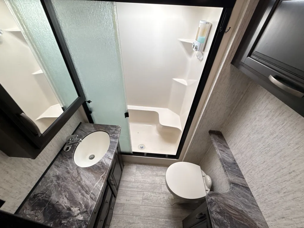 2018 Grand Design Momentum 376TH, Photos photo 23