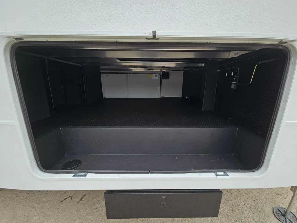 2026 Brinkley Model Z 3600, Photos photo 59