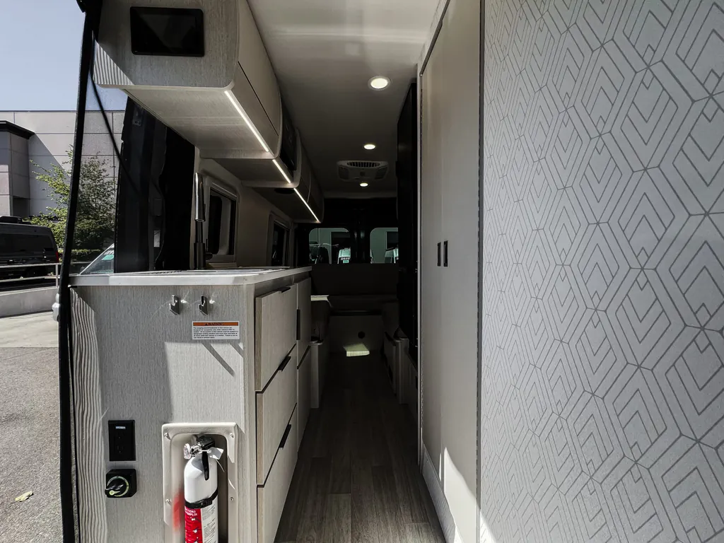 2027 Thor Motor Coach Tellaro 20Y, Photos photo 4