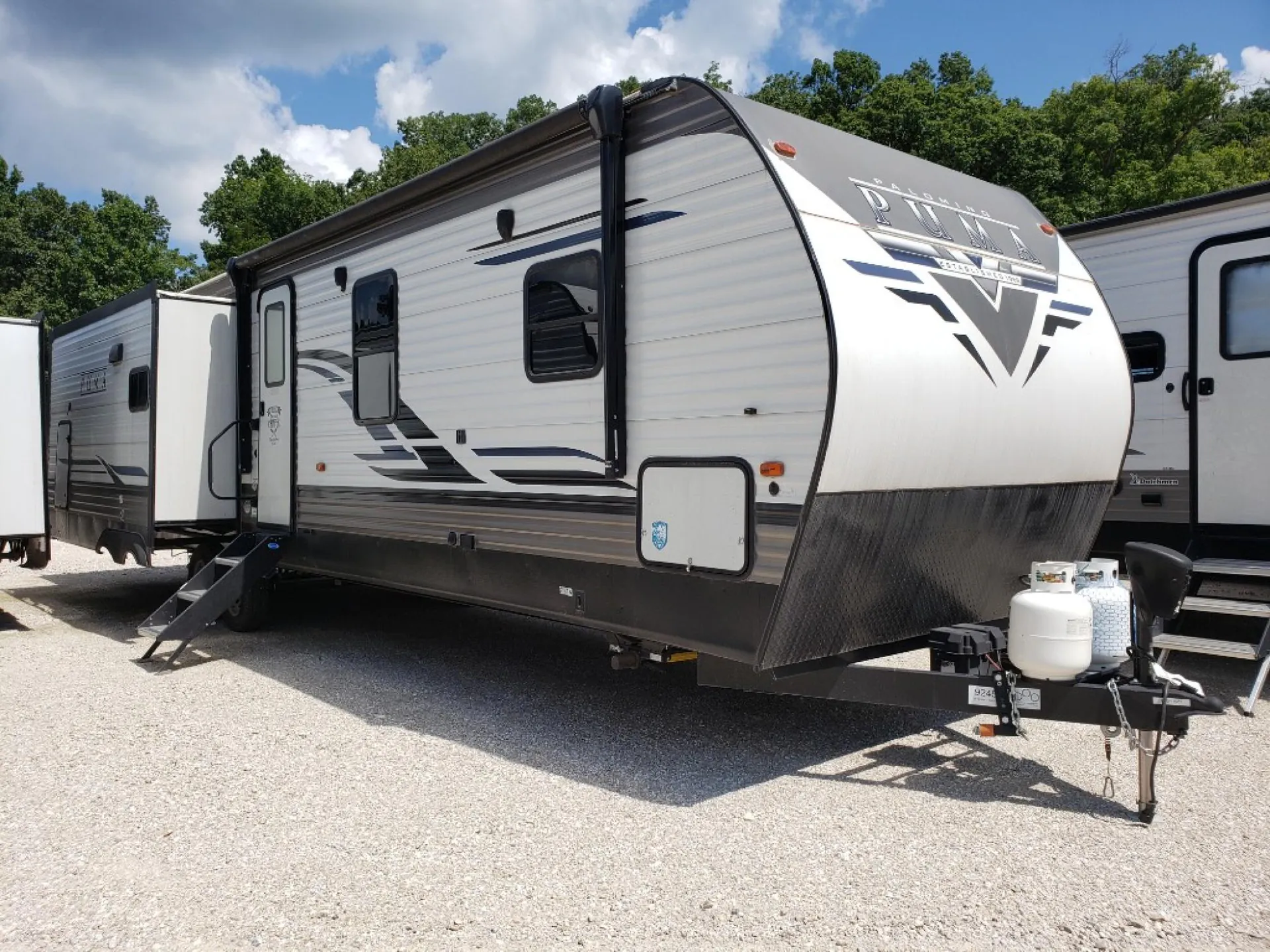2022 Palomino Puma 32MBDS - Photo 2