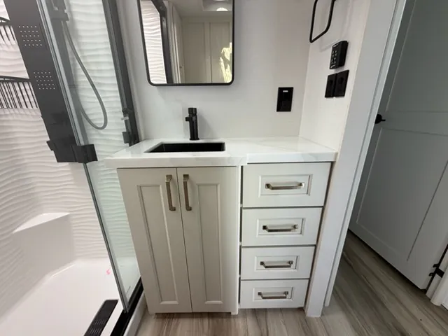 2027 Brinkley Model G 3970, Photos photo 17