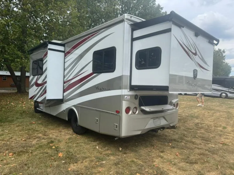 2017 Tiffin Motorhomes Wayfarer Used    24 QW - Photo 3