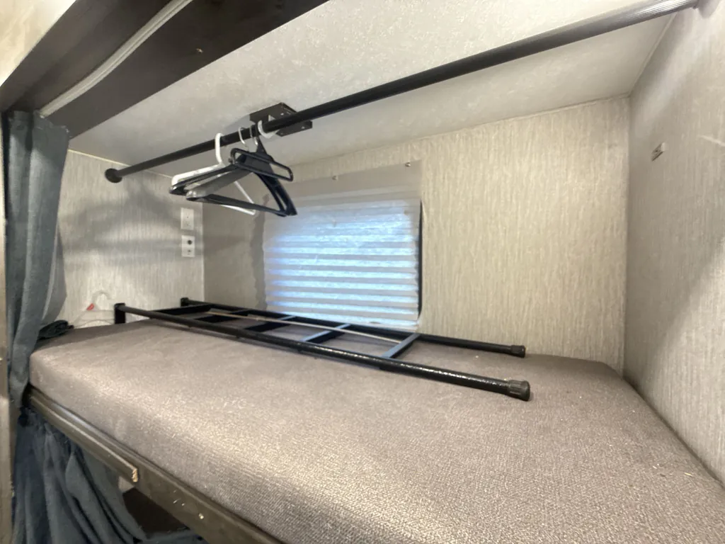 2022 Coachmen Pursuit 31BH, Photos photo 31