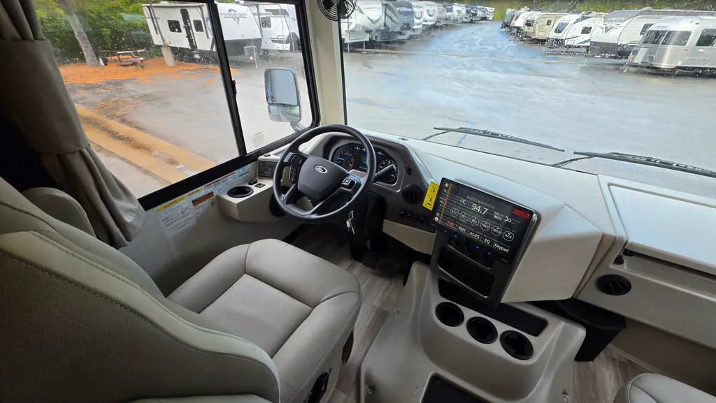 2027 Thor Motor Coach Windsport 36H, Photos photo 10