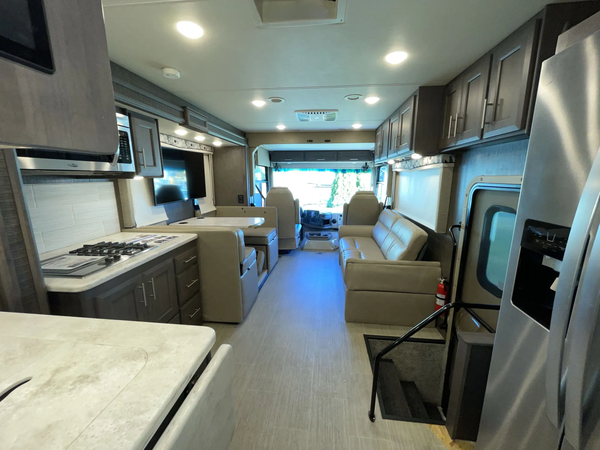 2021 Thor Motor Coach Challenger 37DS — living area main