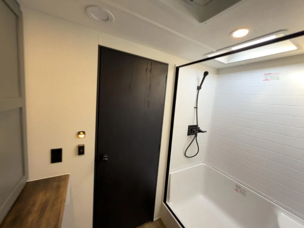 2027 Forest River Solaire 3150TBSS, Photos photo 37