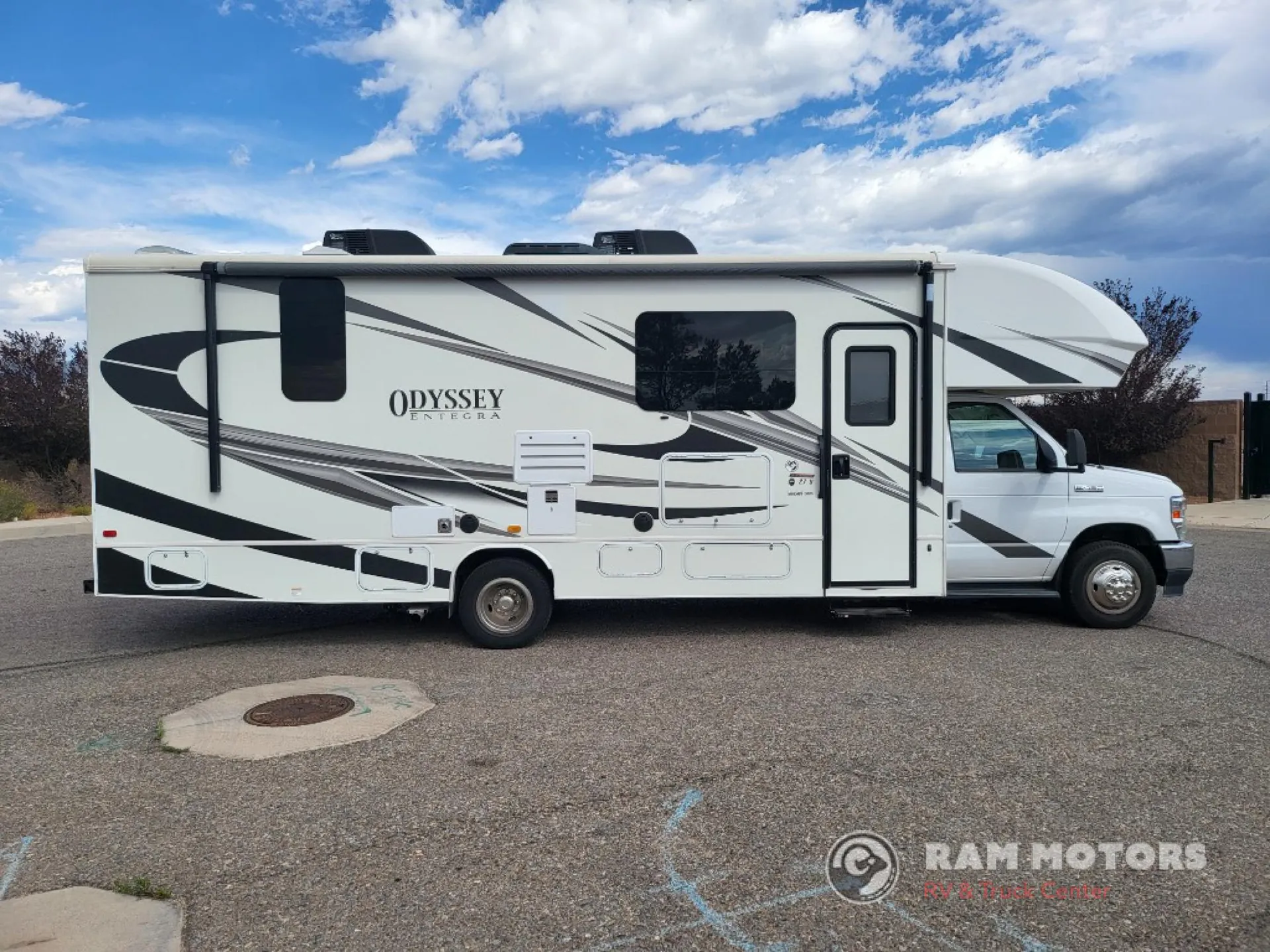 2022 Entegra Coach Odyssey 27U - Photo 3