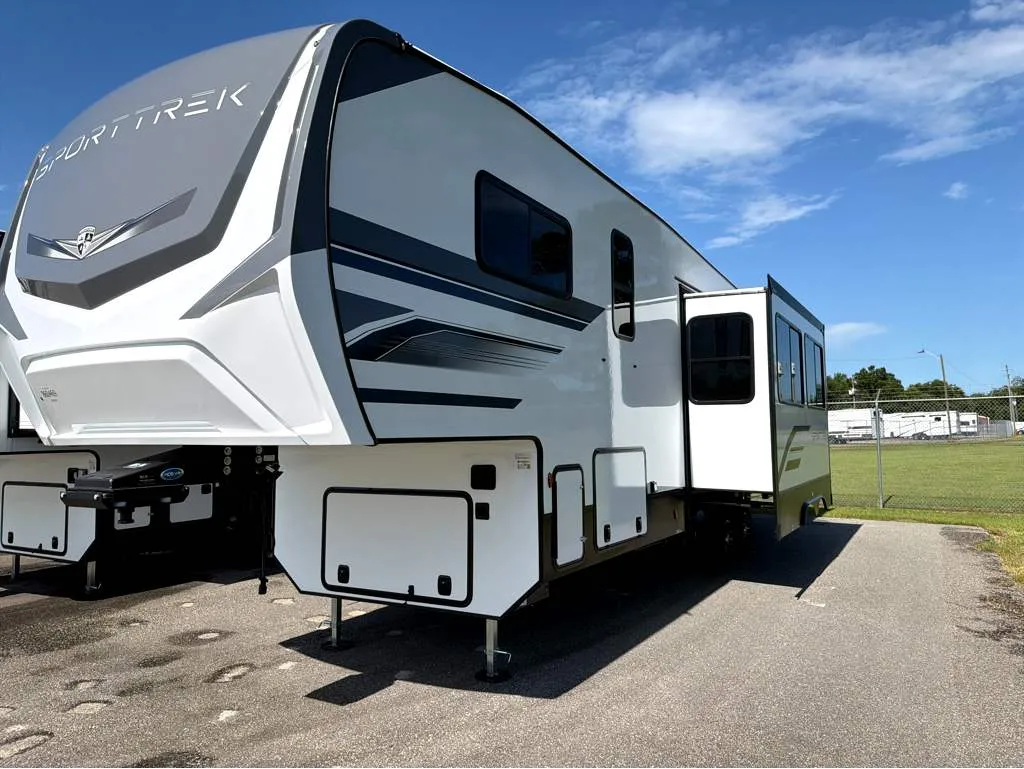 2027 Venture RV SportTrek 312VTB - Photo 3