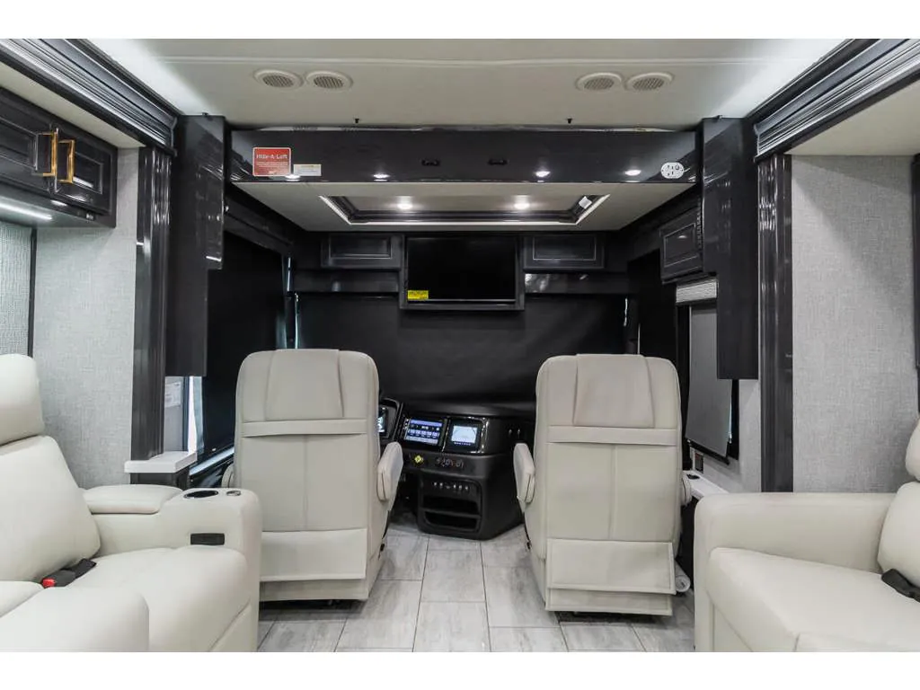 2027 Fleetwood Palisade 45FS - Photo 4