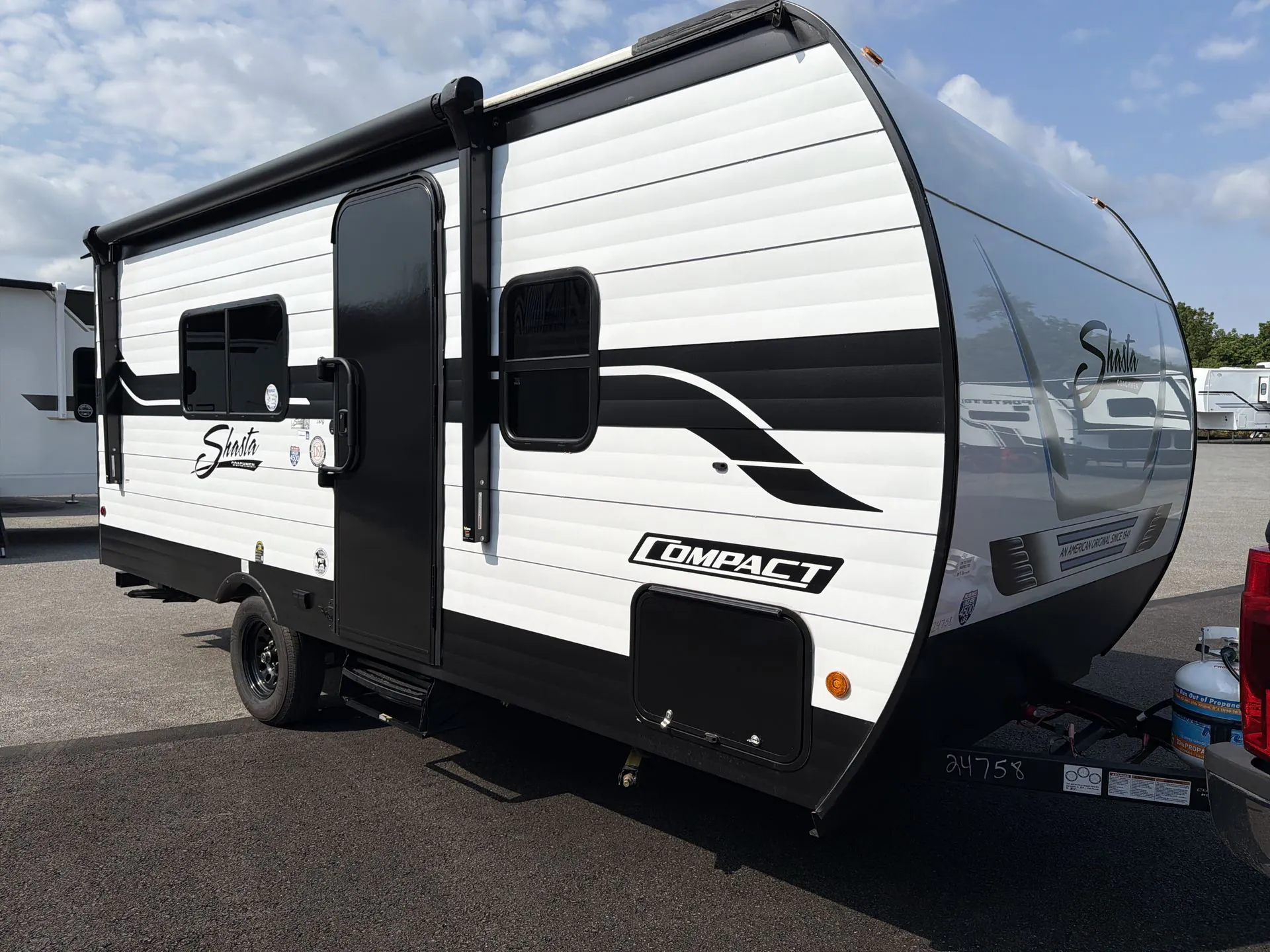 2026 Shasta RVs Compact 18FQ - Photo 3