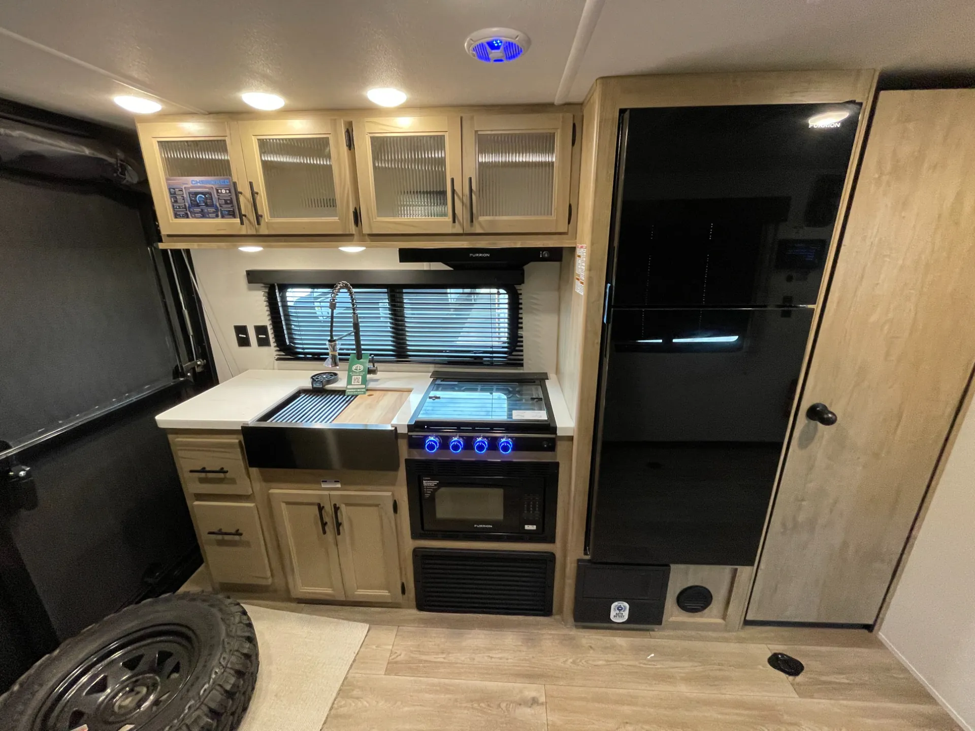 2027 Forest River Cherokee Grey Wolf Black Label 18RRBL — Photo 7