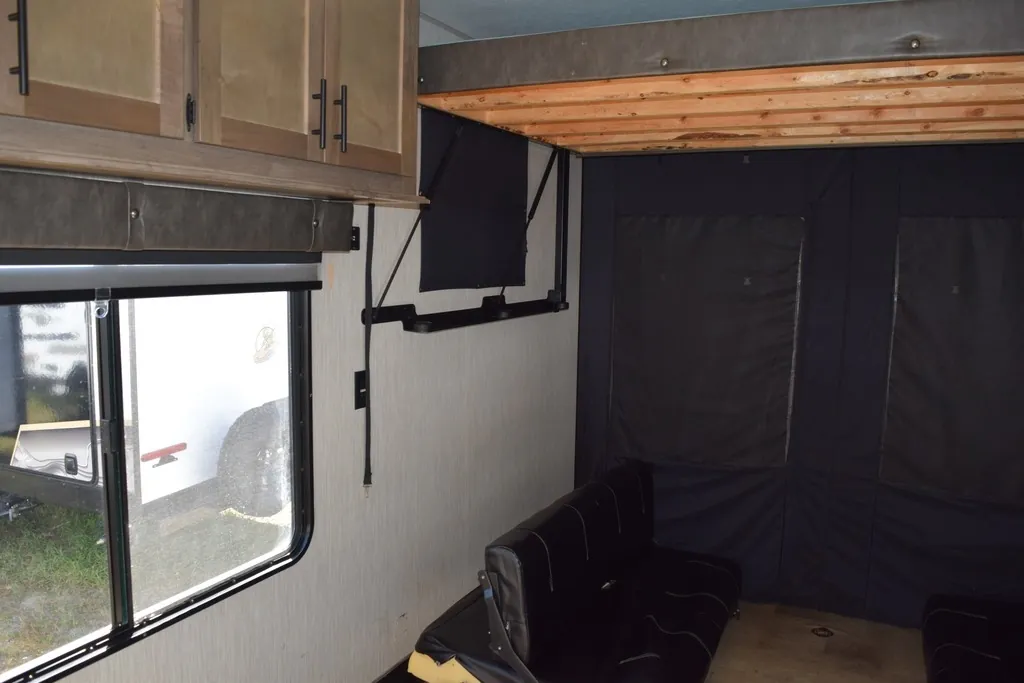 2020 Forest River Vengeance Rogue 25V — Photo 7