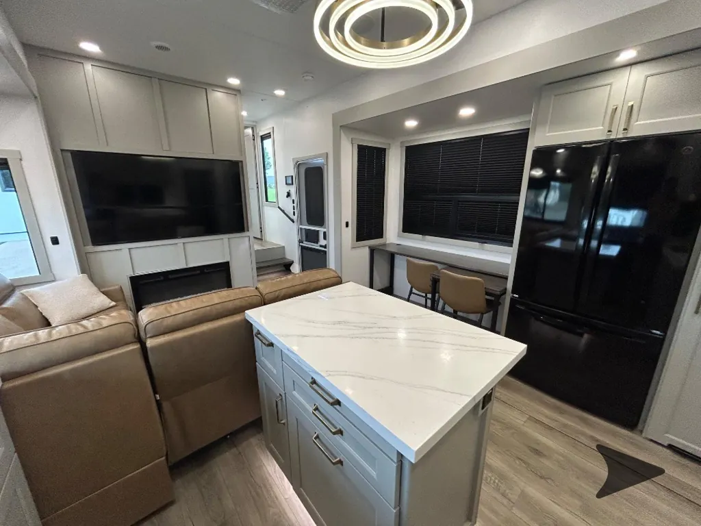 2025 Brinkley Model G 3250, Photos photo 16