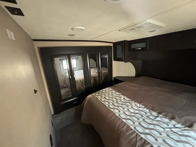 2018 Dutchmen Voltage Triton 3551, Photos photo 41