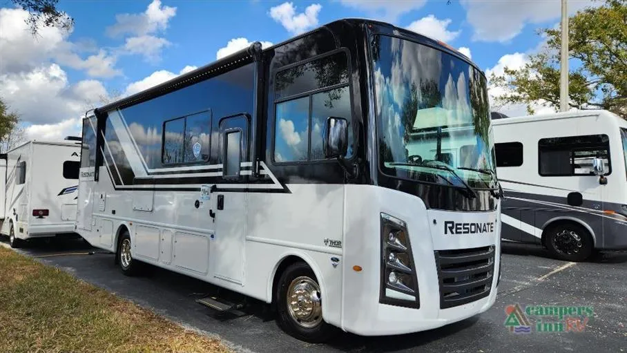 2026 Thor Motor Coach Resonate 29D - Photo 2